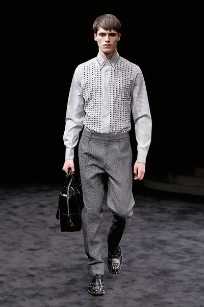 Look 15